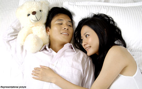 cuddle-cafe-in-japan