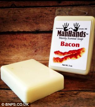 article-2273872-175B47DF000005DC-241_306x345