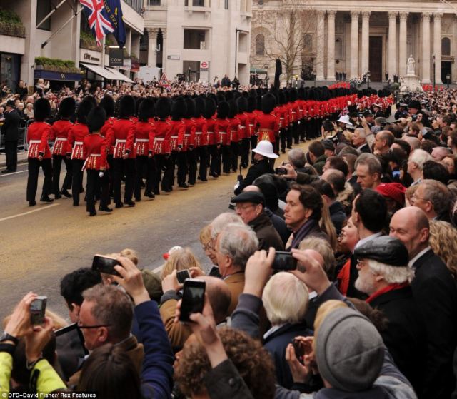 article-2310357-195706D4000005DC-183_964x842