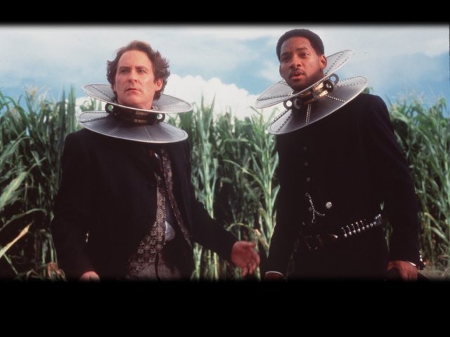 I couldn't find the image of the two actors in mud up to their necks, wearing those collars 